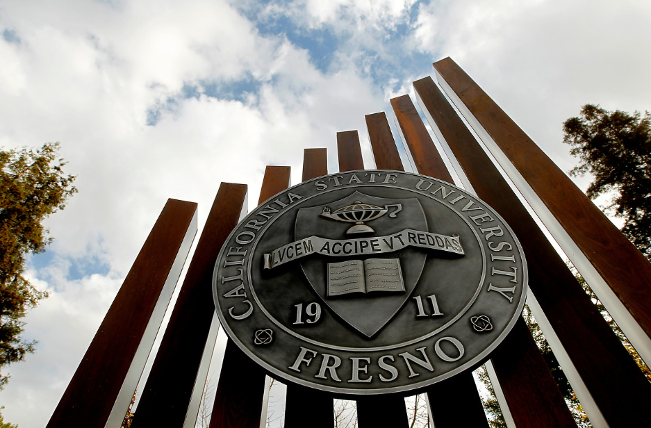 photo of the california state university, fresno sign